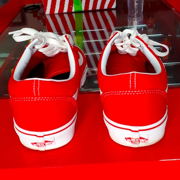 Vans - Picture 4 of 7